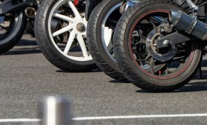 駐輪場のバイク